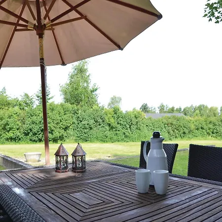 Three-bedroom Holiday In Hyllinge