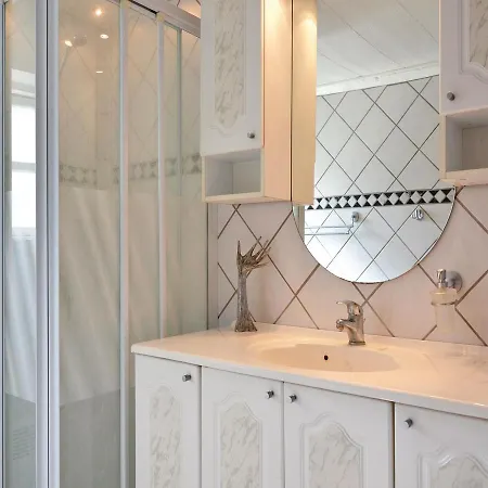 בית נופש Three-bedroom Holiday In Hyllinge
